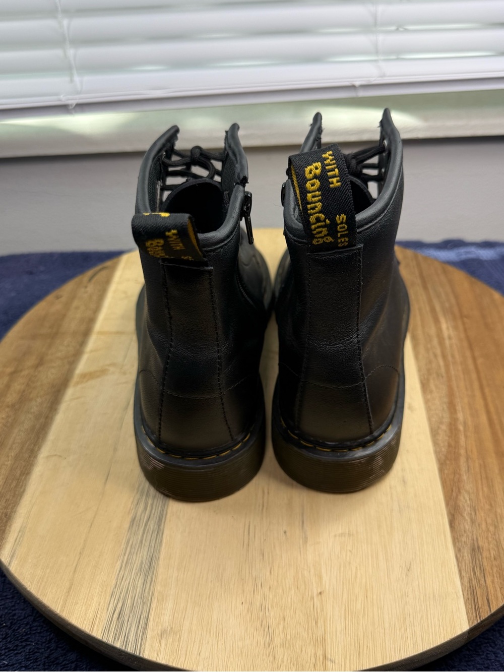Dr Marten Boots (Men’s 4 Women’s 5) - Picture 4 of 8